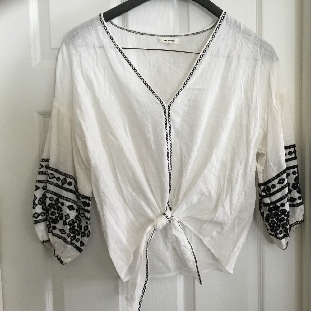 New Beautiful Summer/Spring White Top!!